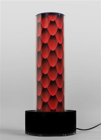 UNA LAMPADA DA TAVOLO, anni '80. <br>Plexiglass. 