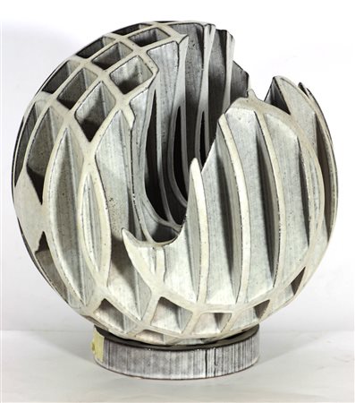 Alessio Tasca (1929) Senza titolo Scultura in ceramica cm diam. 25 Firma su...
