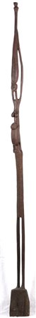 Nyedi Dastani (1935-2005) Makonde Scultura in legno cm 193x10x8 Firma sulla...