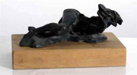 MURER AUGUSTO (Falcade 1922 - Falcade 1985) "Figura sdraiata" 1977 Fusione in...