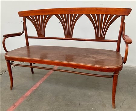 Thonet Divanetto a tre posti in legno di faggio curvato al vapore e tinto. Austr