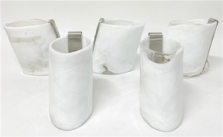 La Murrina Cinque lampade da appoggio con paralume in vetro lattimo e montatura