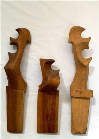 Tre forcole per gondola in legno. Venezia, anni '80. Firmate e datate. (h max c