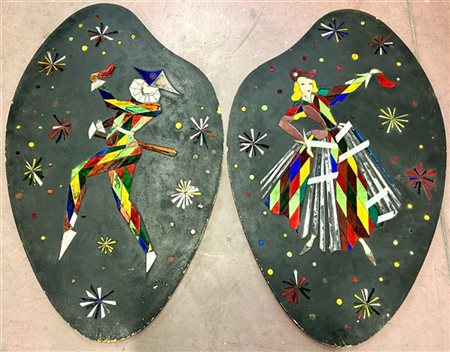 Coppia di plannelli sagomati in trucciolare decorati a mosaico di specchi color