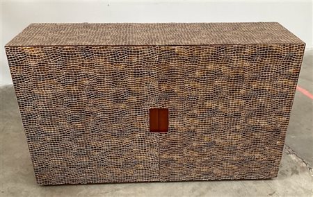 Credenza a due sportelli, struttura in compensato impiallacciato, rivestita in