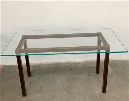 Tavolo con struttura in ottone e piano in cristallo. Italia, secolo XX. (cm 150