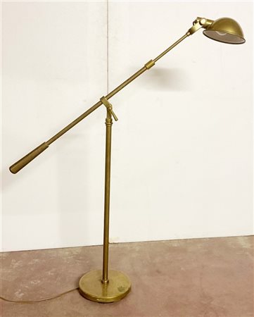 Lampada da terra in ottone. Italia, Produzione recente. (h cm 163) (difetti)