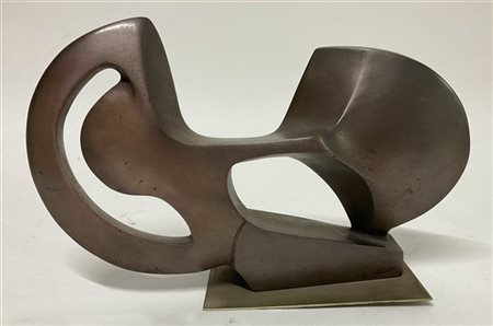 Ignoto, scultura - multiplo in ferro
h cm 19
numerata 9/75 e timbro indecifrato