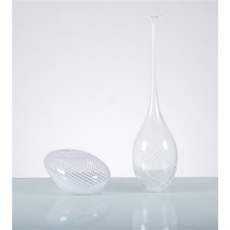 VENINI (Attr.le), Due vasi in vetro