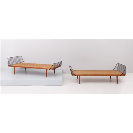 TRIVA - NK VERKSTADER NYKOPING, Coppia di day bed in legno