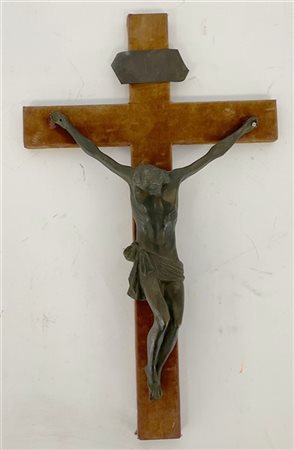 Scultore del secolo XIX. Cristo crocifisso, bronzo su croce rivestita in vellut