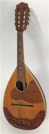 Mandolino della scuola di Klingenthal, metà XX secolo.
Fondo bombato di 17 dogh