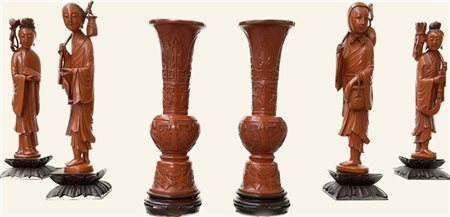 Coppia di vasi beaker in resina su basi lignee e quattro figure orientali di co