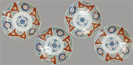 Quattro piatti in porcellana policroma
Giappone, secolo XIX-XX
 (d. cm 22,5) (d