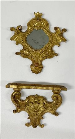 Lotto composto da un'antica mensola e una specchierina in legno intagliato e do