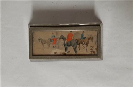 Scatola in vetro con interno a tre scomparti e coperchio decorato a scena eques