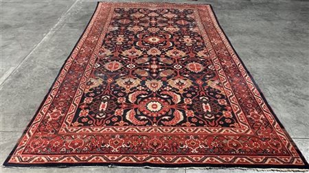 Tappeto Ferahkan, Persia, inizio secolo XX. Decoro all over policromo su fondo