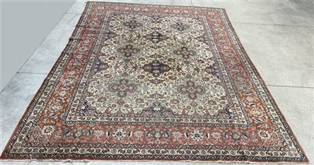 Tappeto Sarouk, Persia, secolo XX. Decoro all over con piccoli medaglioni bianc