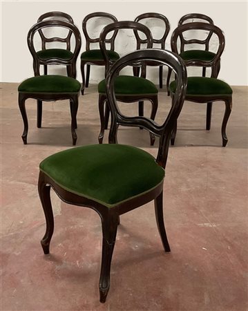 Otto sedie in legno tinto con schienale a giorno (difetti)