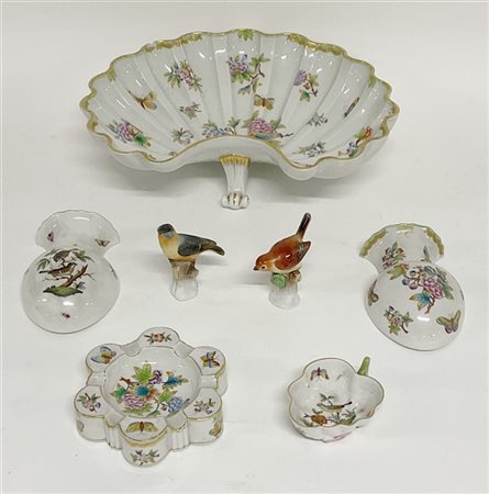 Manifattura di Herend Hungary. Lotto composto da un grande centrotavola a valva