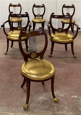 Gruppo di due poltrone (L. max cm 63) e quattro sedie in mogano e legno dorato