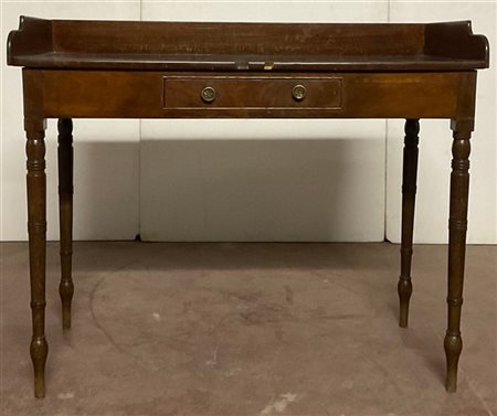 Tavolo scrittoio in mogano con cassetto sottopiano, gambe tornite (cm 108x87x54