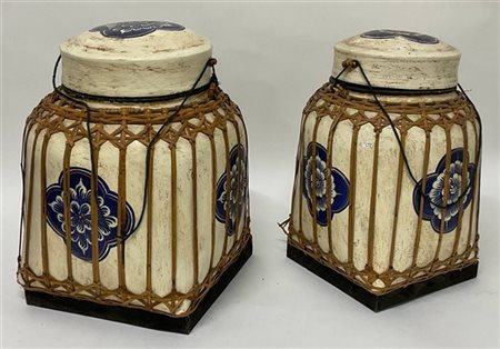 Due contenitori con coperchio in bambù dipinto ricoperti internamente ed estern