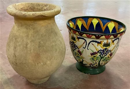 Lotto composto da un cachepot in ceramica policroma ed un portaombrelli in terr