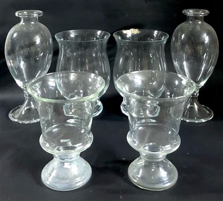 Tre diverse coppie di vasi in vetro (h. max cm 53) (un vaso con rottura al bord