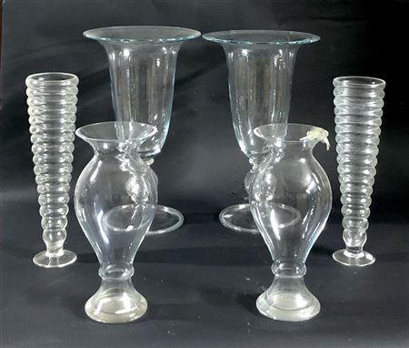 Tre diverse coppie di vasi in vetro (h. max cm 54) (un vaso con rottura al bord