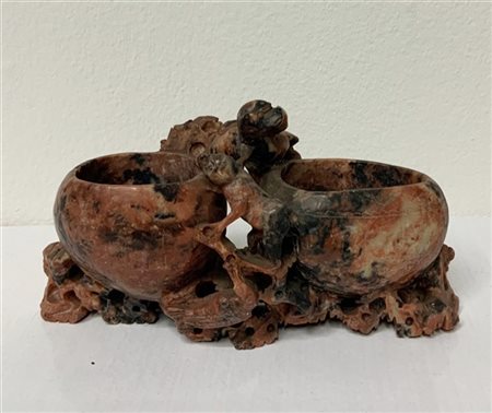 Sciacqua pennelli in pietra saponaria inciso e iscritto con scimmia
Cina, secol