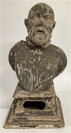 Antico busto reliquiario in legno intagliato con tracce di coloritura (h cm 64)