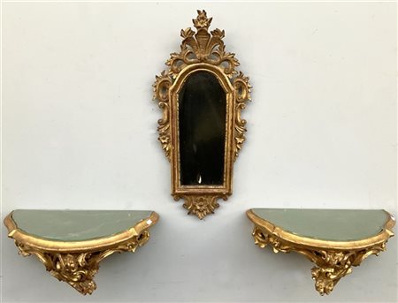 Lotto composto da due consoline a goccia in legno intagliato e dorato e una spe