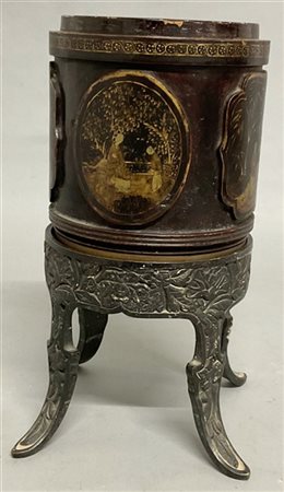 Manifattura orientale, contenitore in legno di bambù decorato a riserve in rili