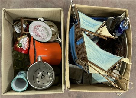 Lotto composto da due cartoni contenenti oggettistica varia (difetti)