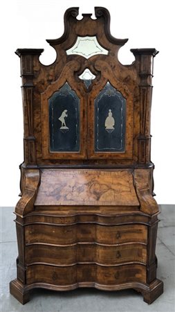 Trumeau lombardo-veneto filettato a due corpi, calatoia con all'interno vani e