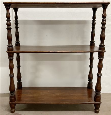 Etagère in noce con ripiani a giorno e montanti torniti (cm 88x101x39) (difetti