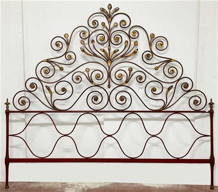 Testata da letto matrimoniale in ferro forgiato traforato a volute. Liguria, se