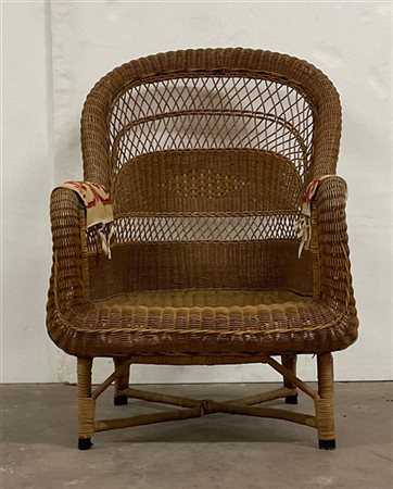 Poltrona in midollino con schienale sagomato, inizio secolo XX (difetti)