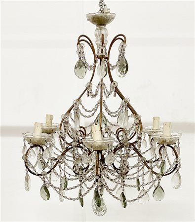 Piccolo lampadario a cesto a sei luci interamente decorato a pendagli e perlina