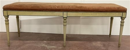 Panchetto a sei gambe tornite in legno laccato decorato con profili in verde (c