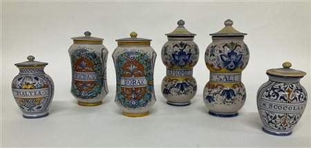 Manifattura di Deruta, secolo XX. Lotto composto da sei vasi apotecari in ceram