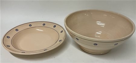 Grande ciotola con vassoio in terracotta smaltata con decoro floreale (vassoio: