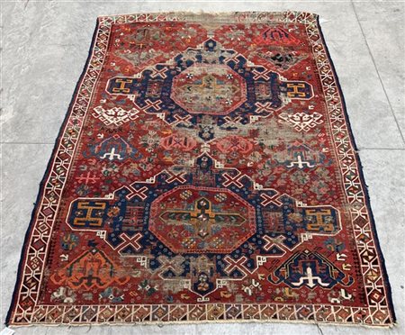 Tappeto Gandjiè, Caucaso, secolo XIX. Decoro Soumak con due medaglioni a fondo