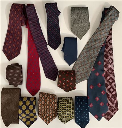 VALENTINO, TRUSSARDI, ROBERTA DI CAMERINO e anonimi
Lotto di numerose cravatte,