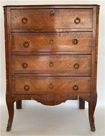 Cassettiera impiallacciata e filettata in legni vari a quattro cassetti sul fro