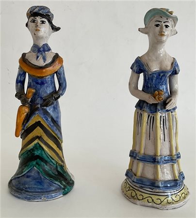 Manifattura dell'Italia meridionale. Coppia di porta candela in ceramica policr