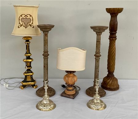 Lotto di cinque torciere in legno intagliato, tornito e laccato (h max cm 76),