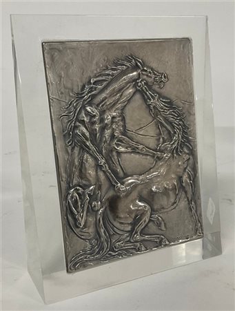 Bassorilievo - multiplo su lastra d'argento raffigurante "Gioco di cavalli" da