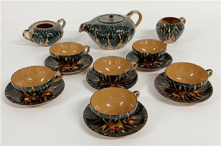 Manifattura di Perugia. Servizio da te in terracotta decorato in policromia com